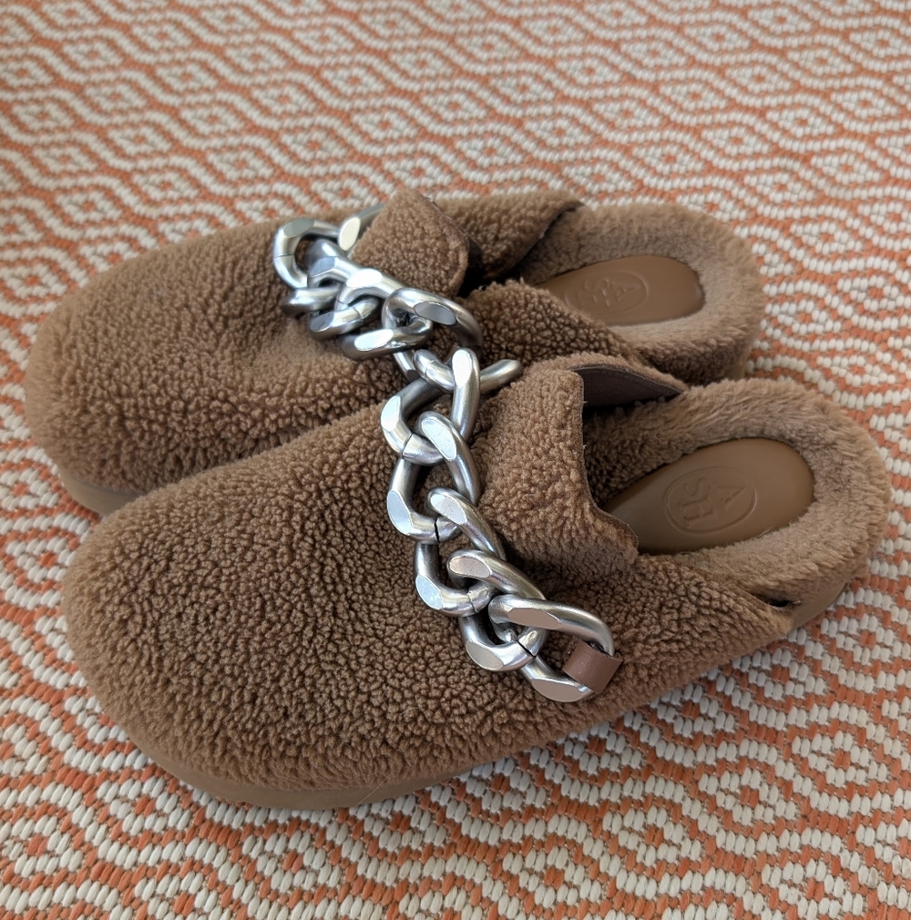 Fuzzy ASH Slip-On Clogs with Chunky Silver Chain - Brown // Size 8